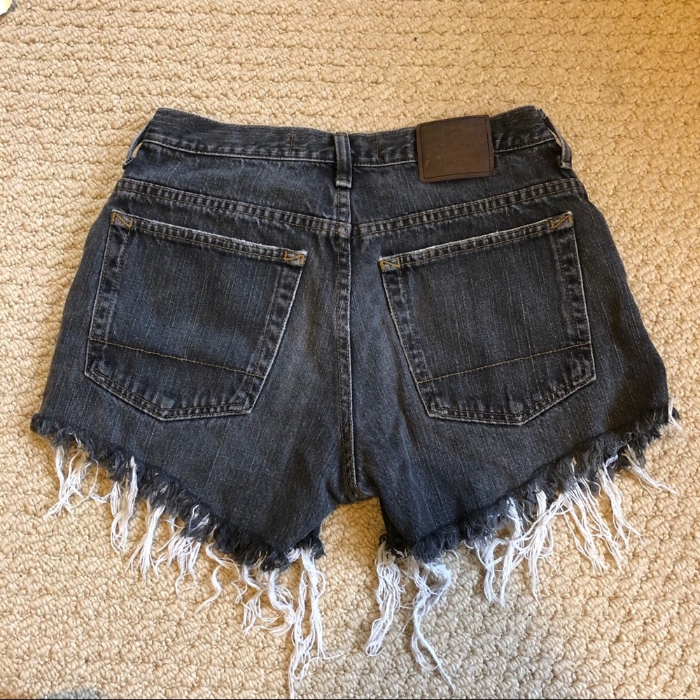 Levi Cut Offs ✨ - Picture 6 of 8